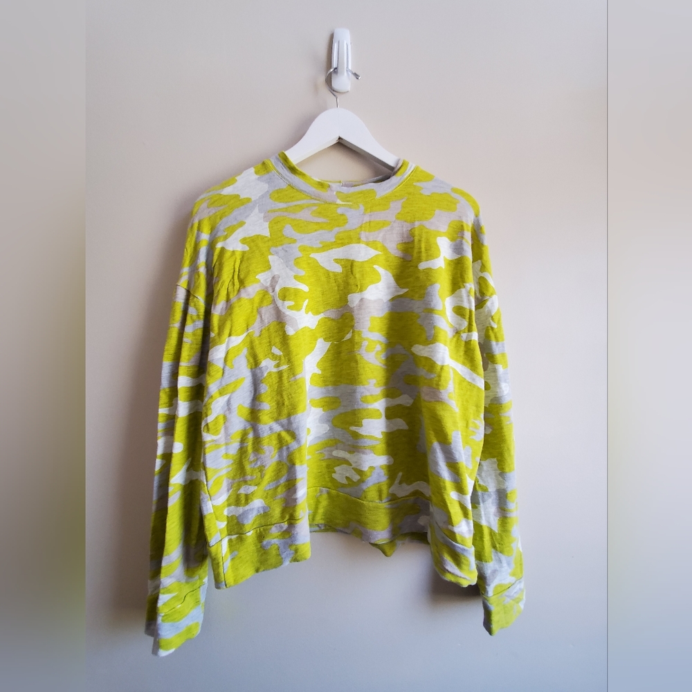 Monrow Camo Crewneck Pullover Sweatshirt - Neon Green, Gray M